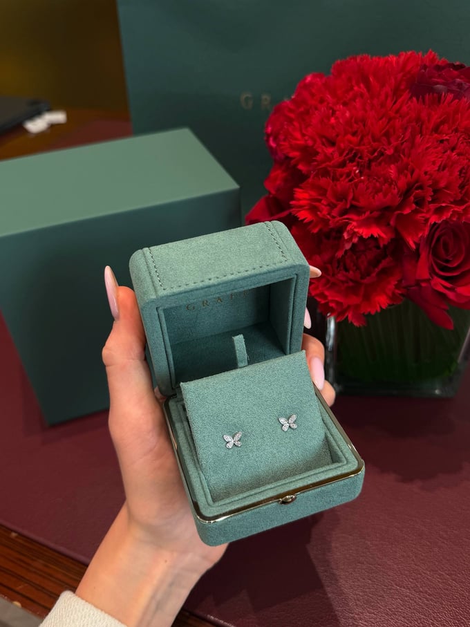 Pavé Butterfly Diamond Petite Stud Earrings - выкуп из Milan, цена 2190€